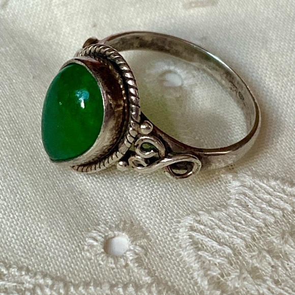 Emerald Green Quartz Gemstone Sterling Silver Woman’s Ring Jewelry Birthstone - Picture 4 of 9